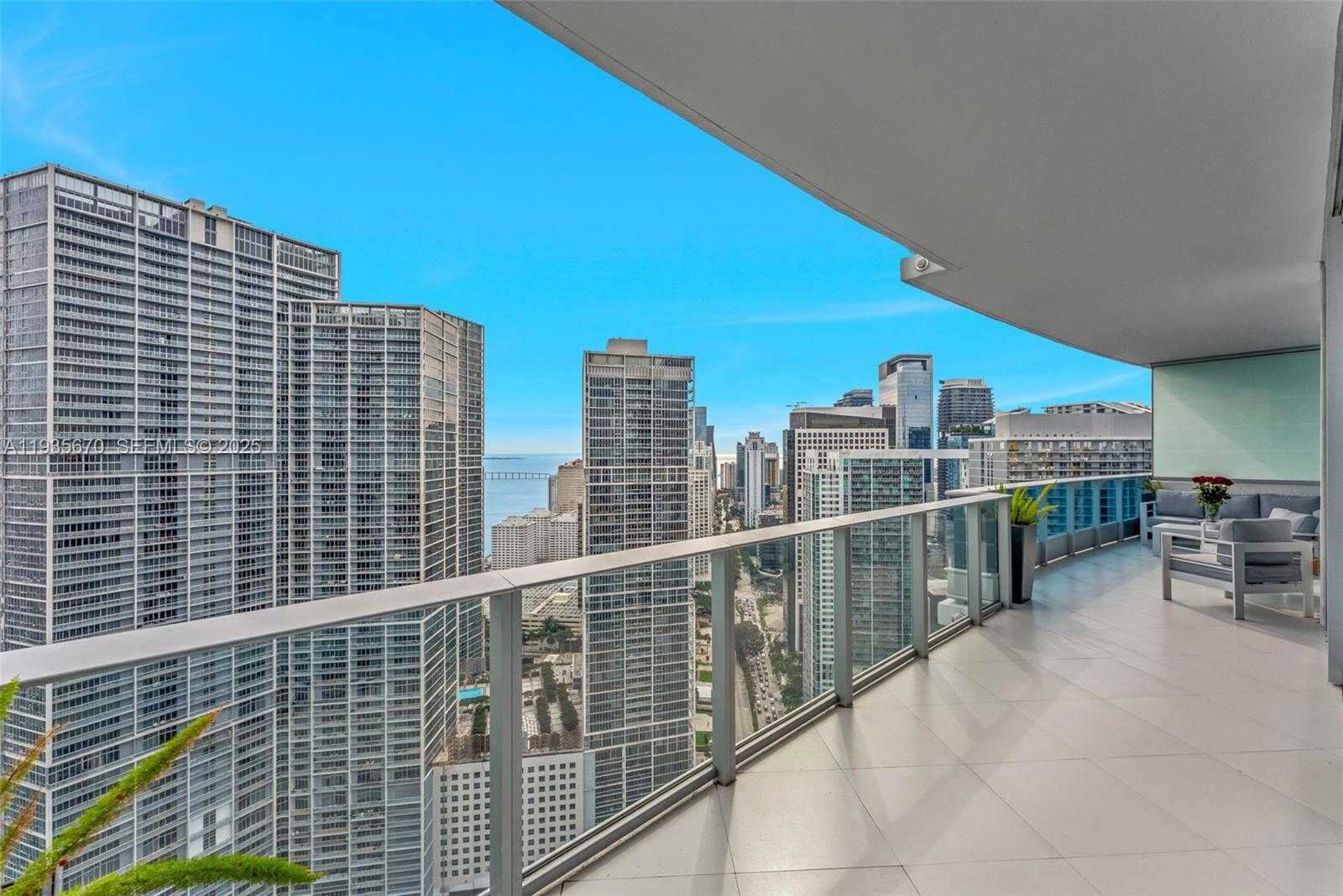 Small Image of 200 BISCAYNE BOULEVARD WAY #4408, Miami Number 2