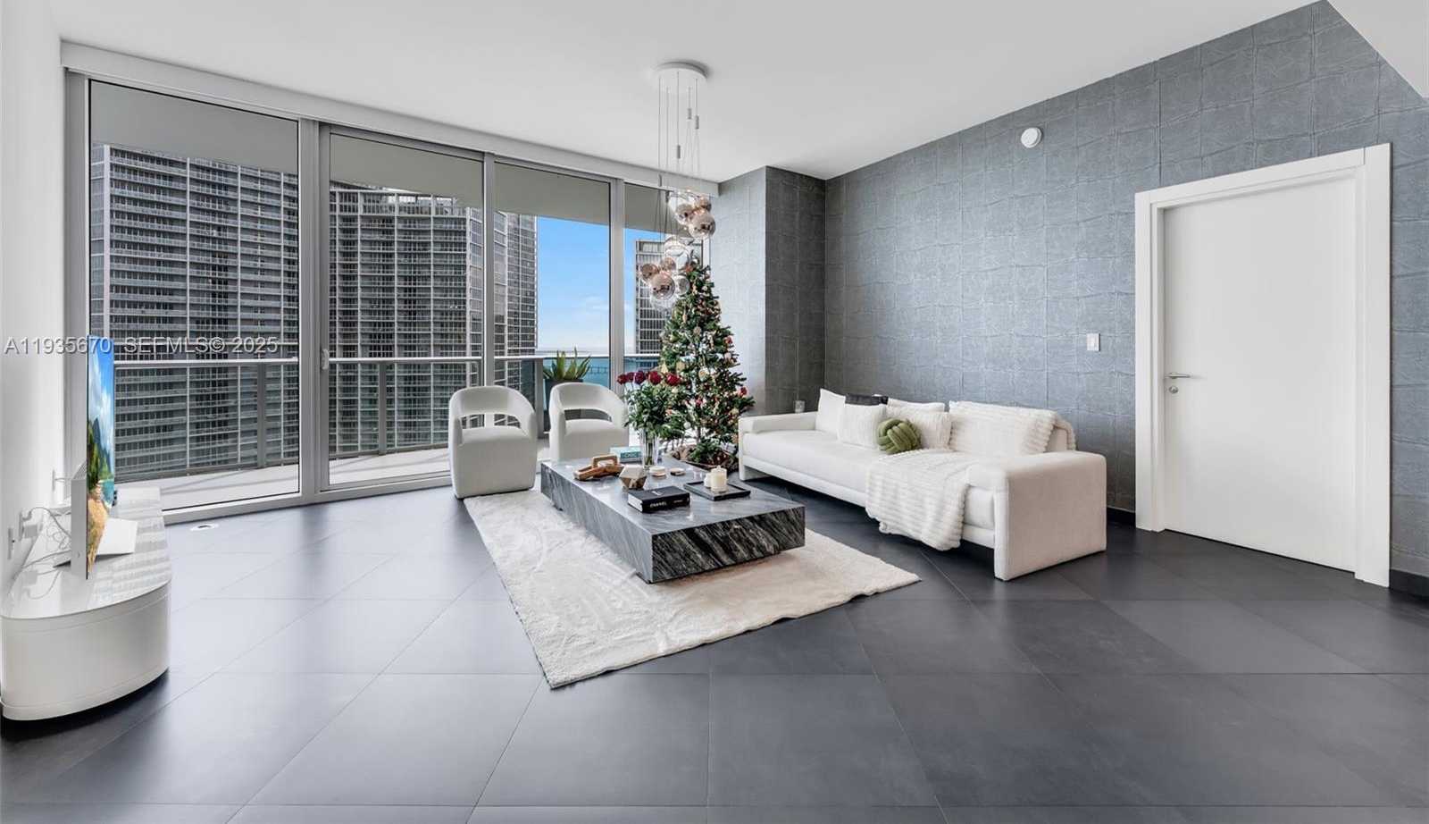 Small Image of 200 BISCAYNE BOULEVARD WAY #4408, Miami Number 3