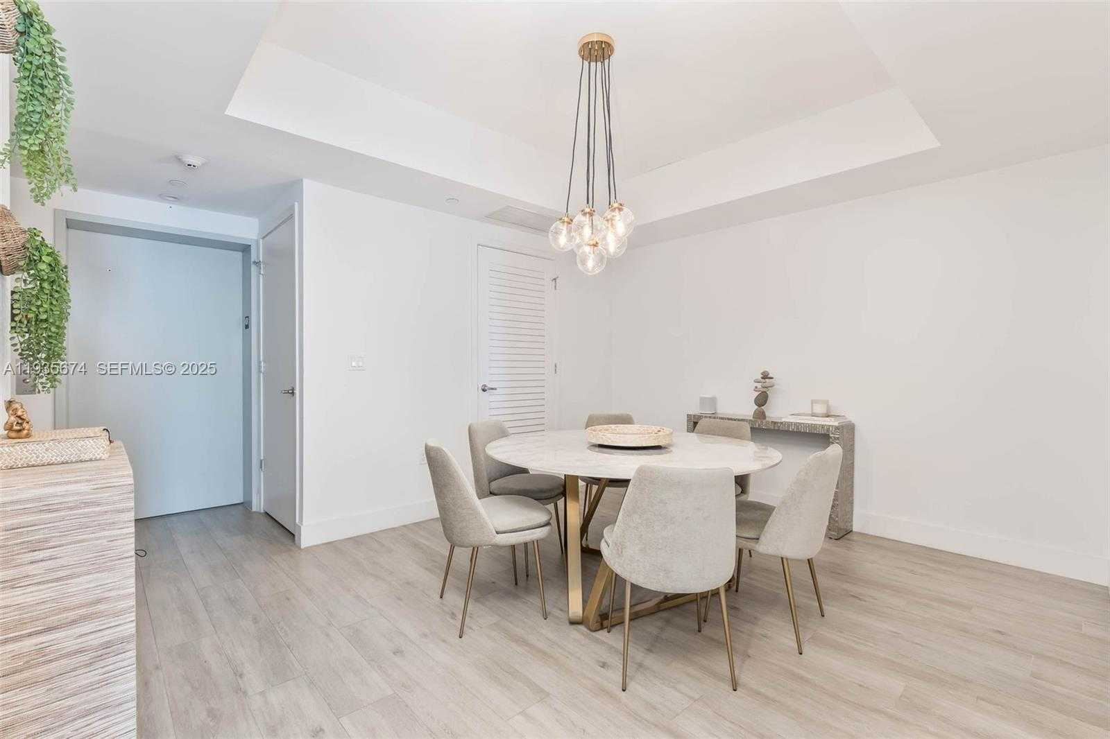 Small Image of Miami Number 11