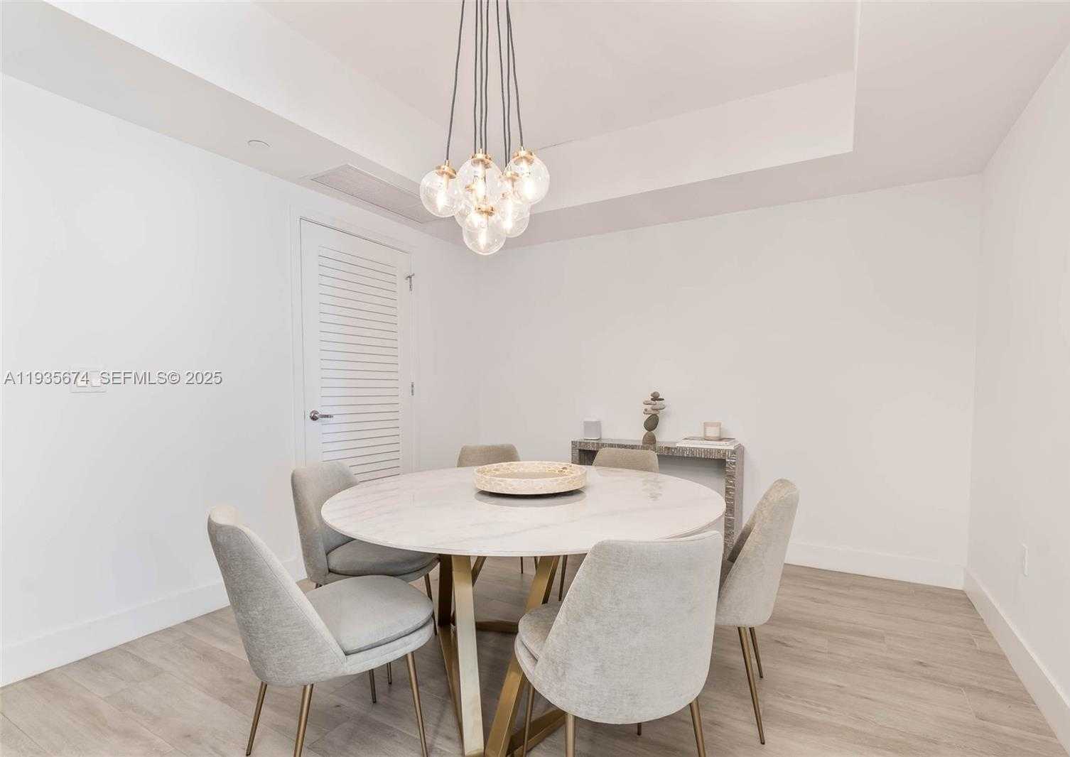 Small Image of Miami Number 12