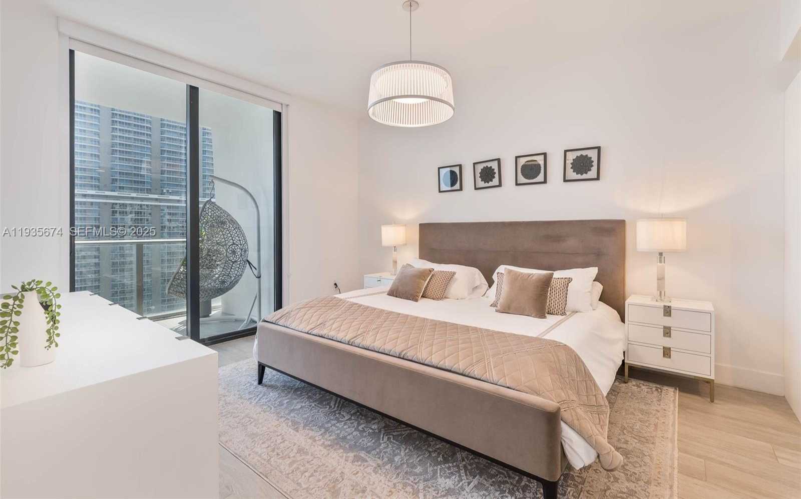 Small Image of Miami Number 17