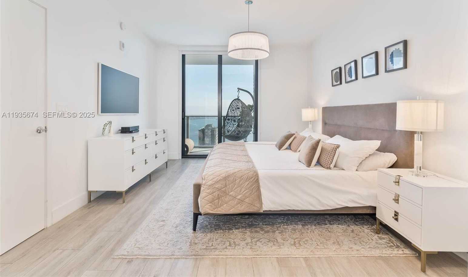 Small Image of Miami Number 21