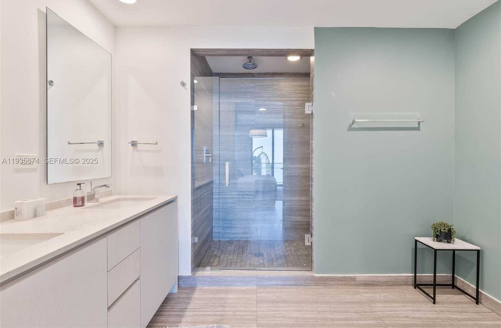 Small Image of Miami Number 22