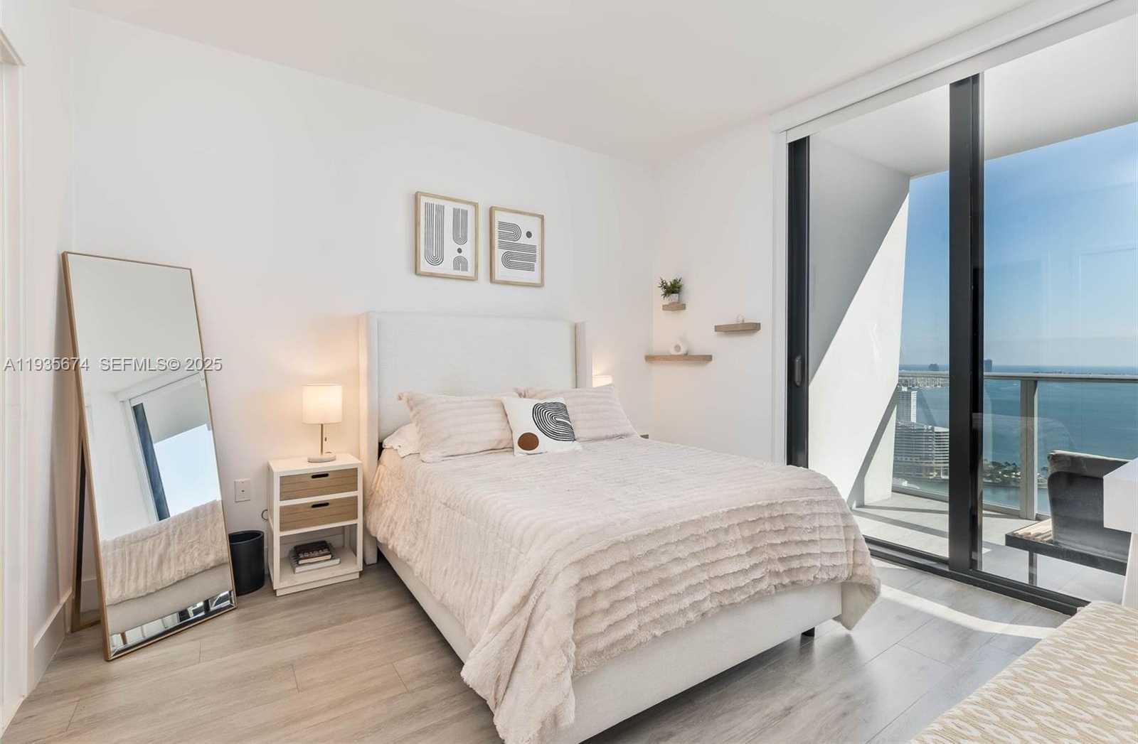 Small Image of Miami Number 25