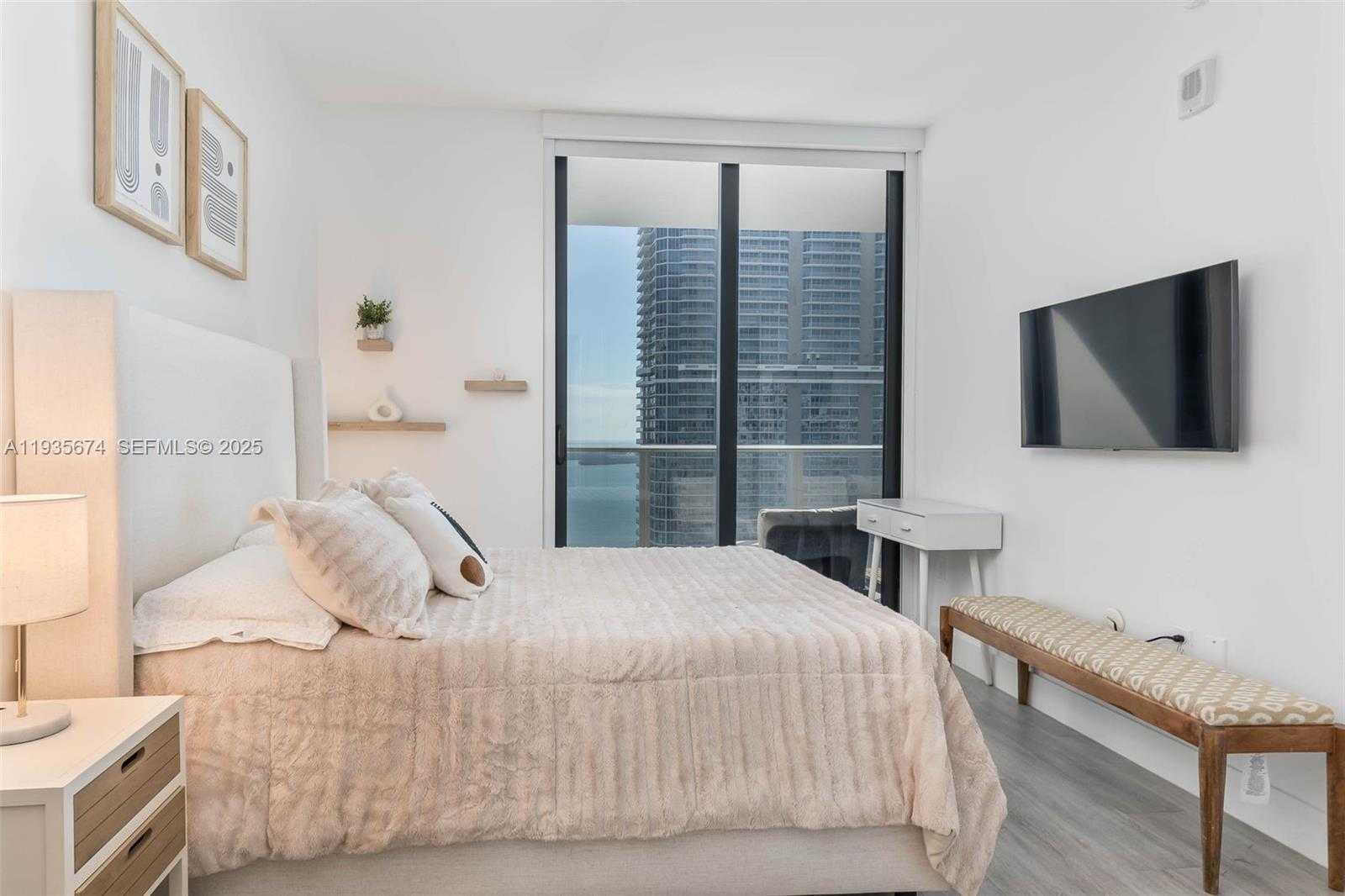 Small Image of Miami Number 26