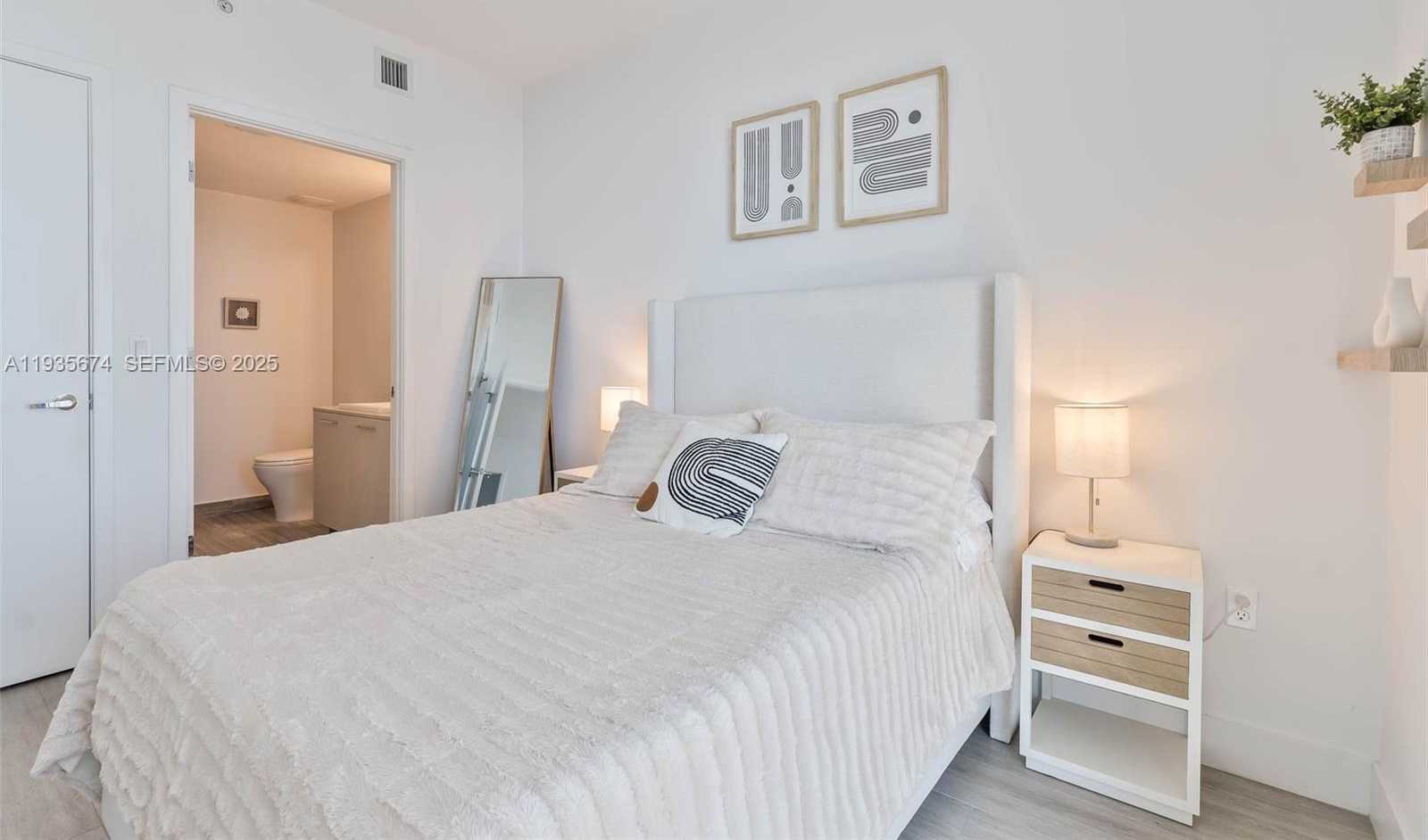 Small Image of Miami Number 27