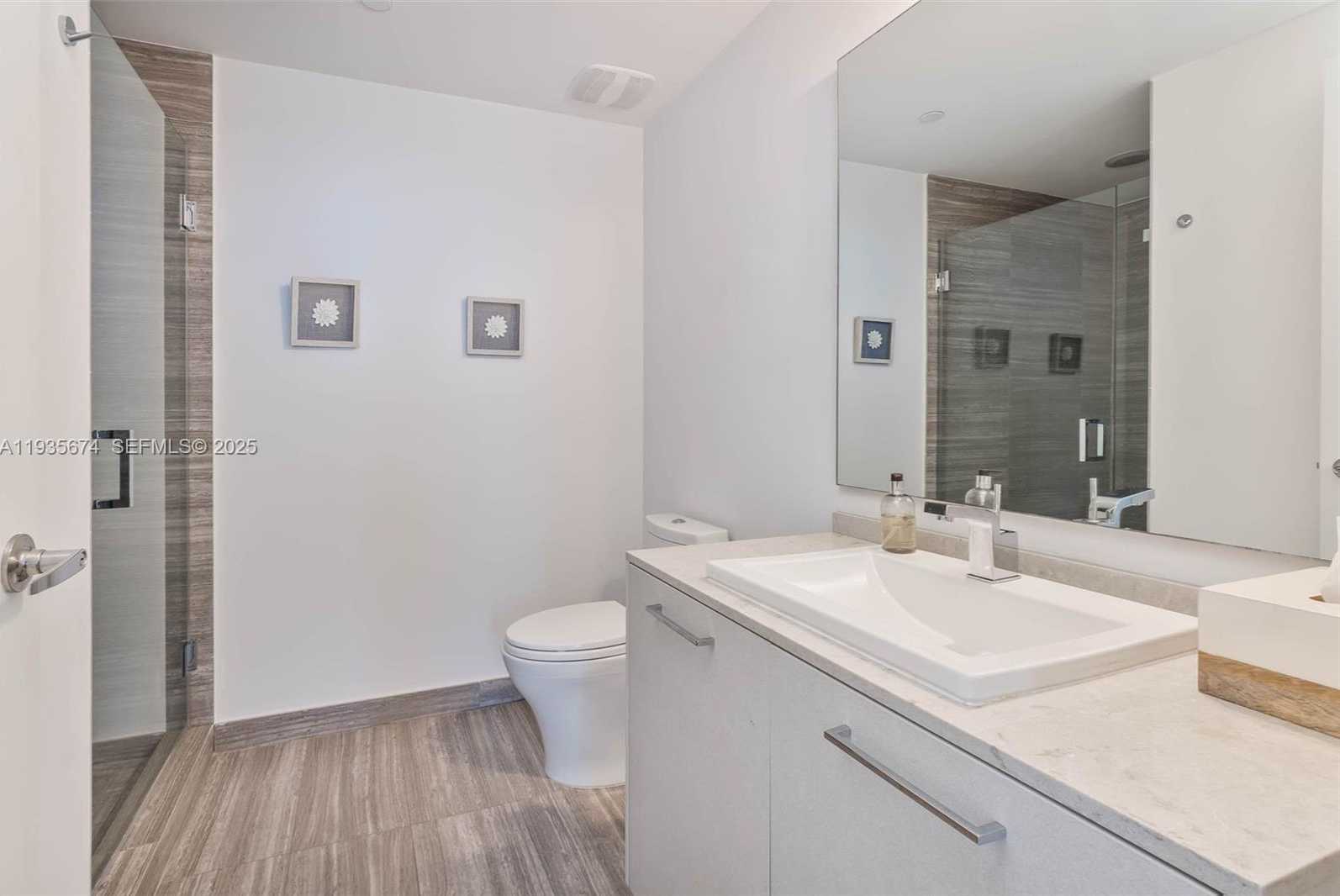 Small Image of Miami Number 28