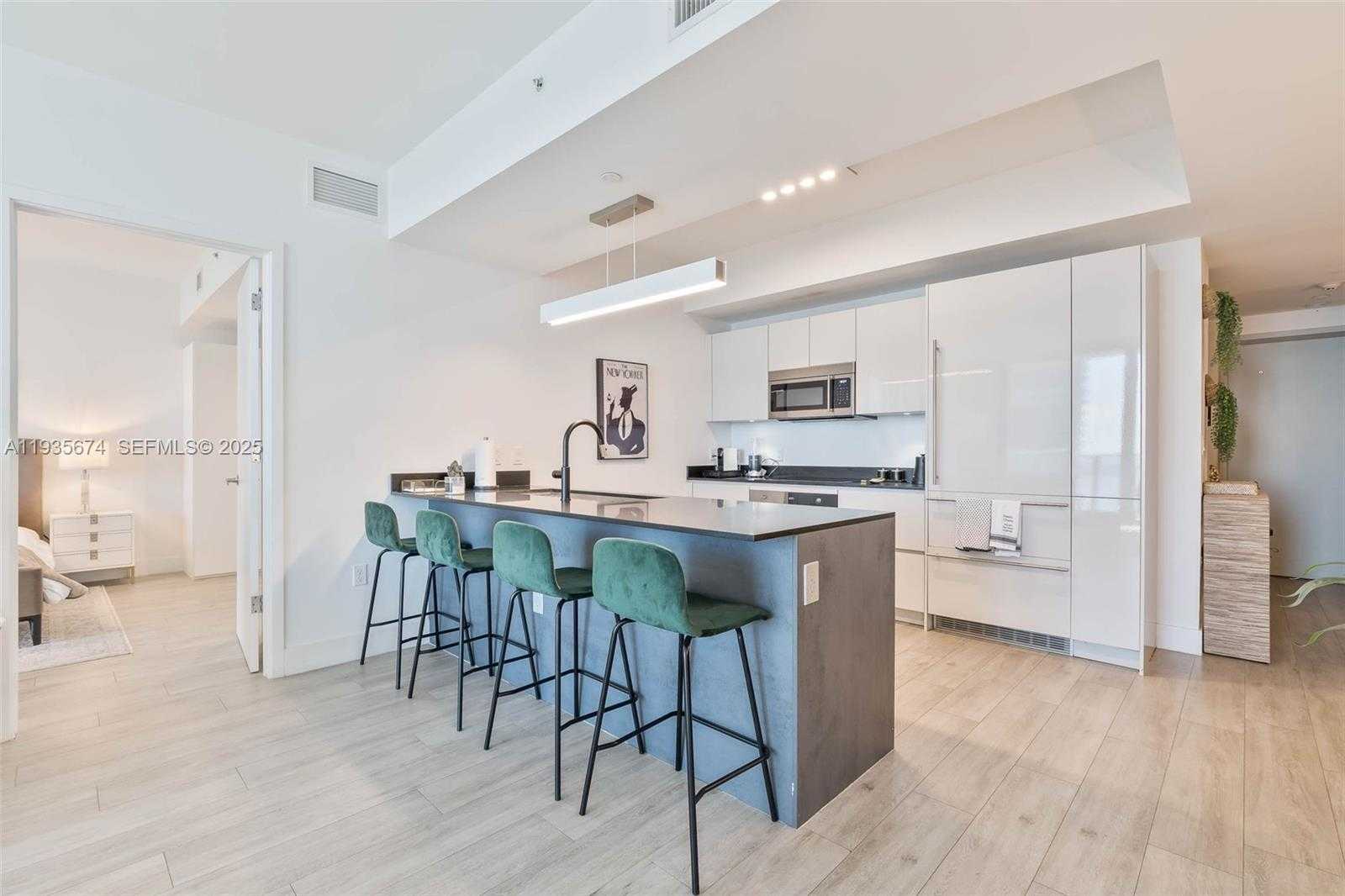 Small Image of Miami Number 5