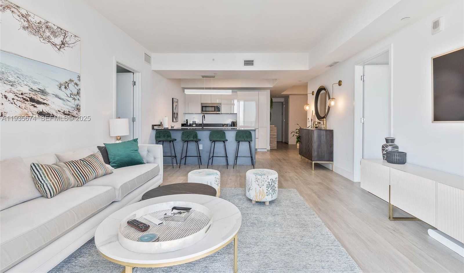 Small Image of Miami Number 6