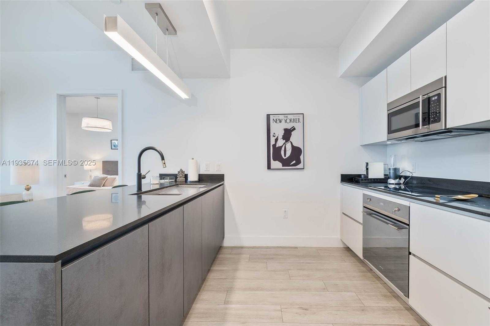 Small Image of Miami Number 7