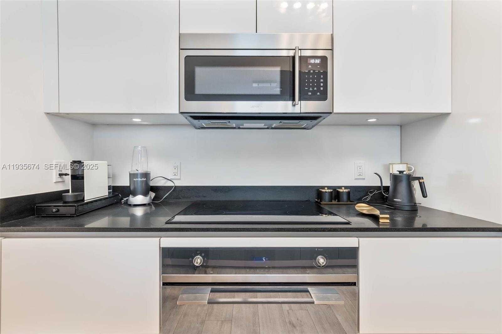 Small Image of Miami Number 8