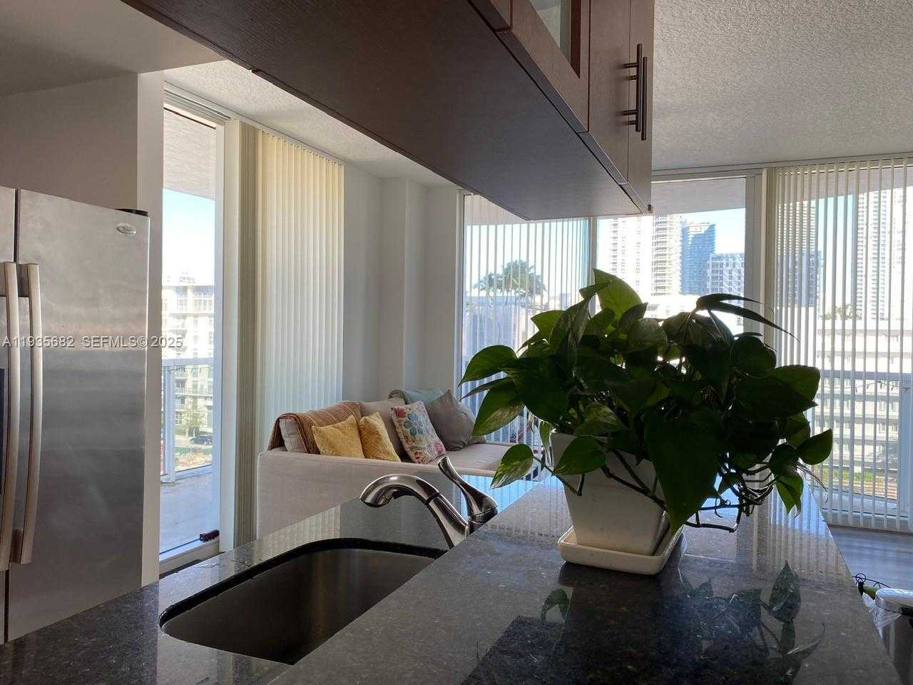 Small Image of 601 NORTH EAST 23RD ST #706, Miami Number 6