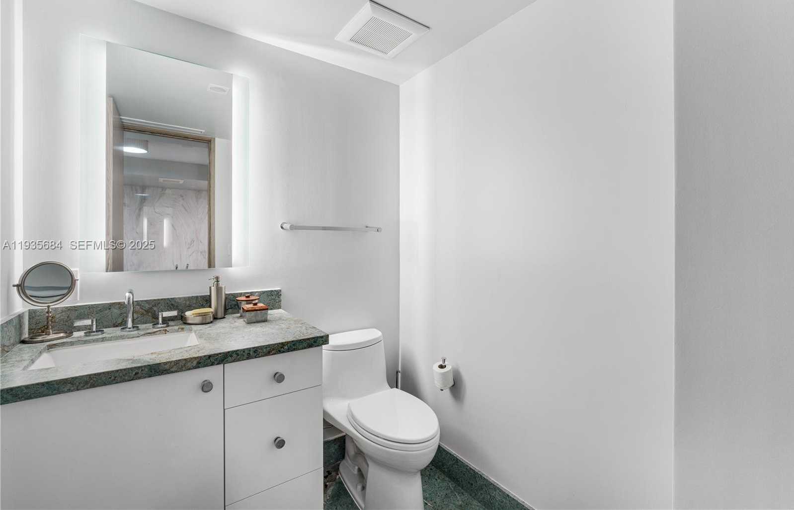 Small Image of 430 GRAND BAY DR #1204, Key Biscayne Number 32