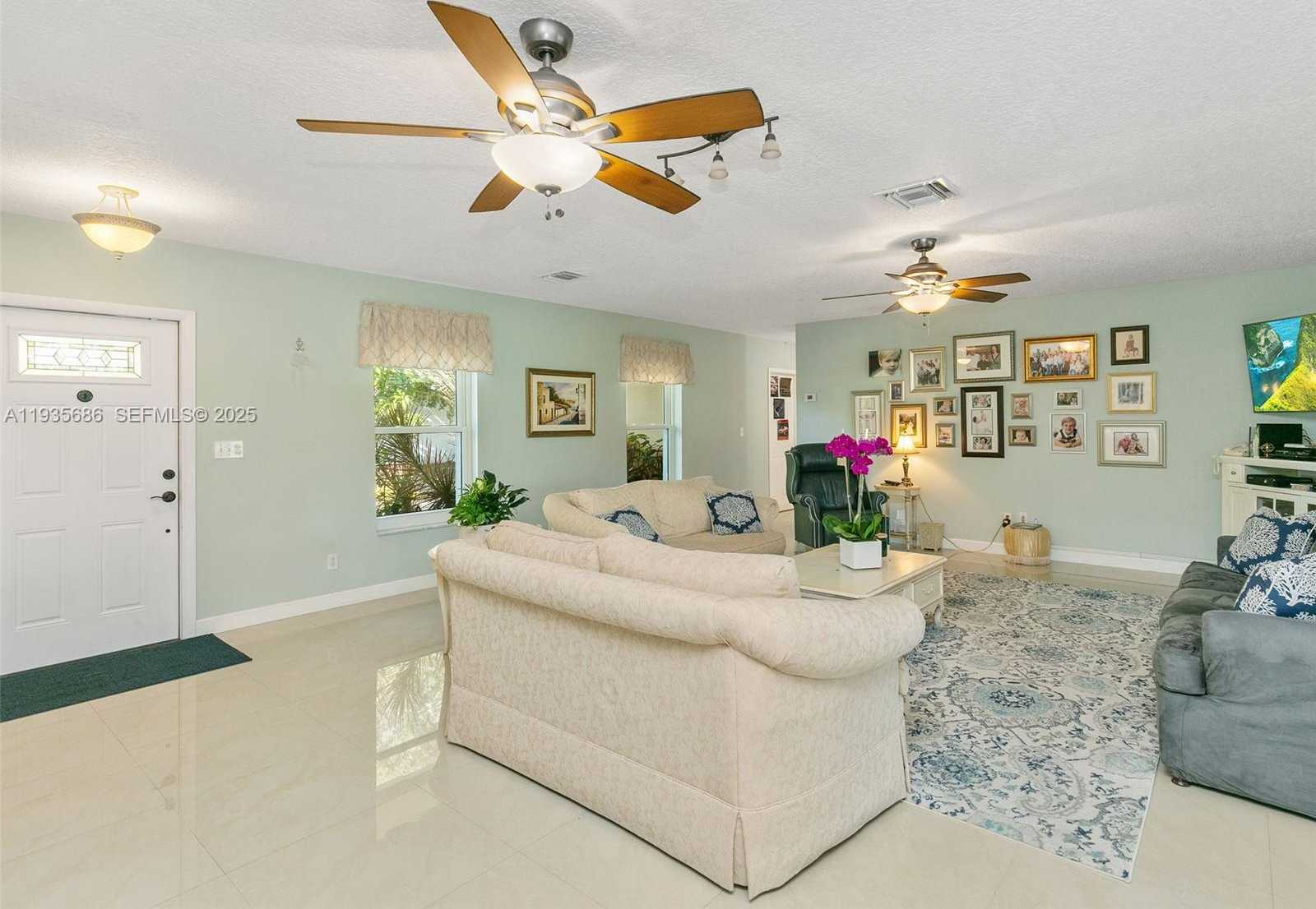 Small Image of 20565 SOUTH WEST 80TH PL, Cutler Bay Number 27