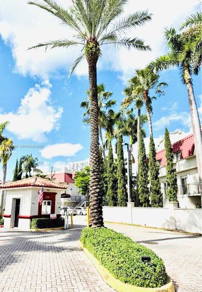 Small Image of 8650 SOUTH WEST 67TH AVE #1018, Pinecrest Number 1