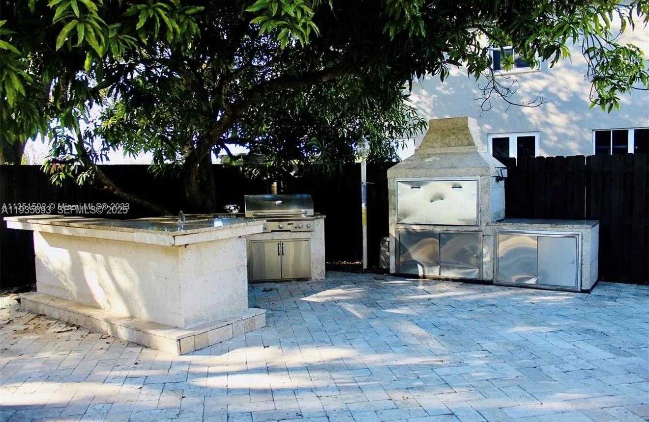 Small Image of 6002 SOUTH WEST 166TH CT, Miami Number 2