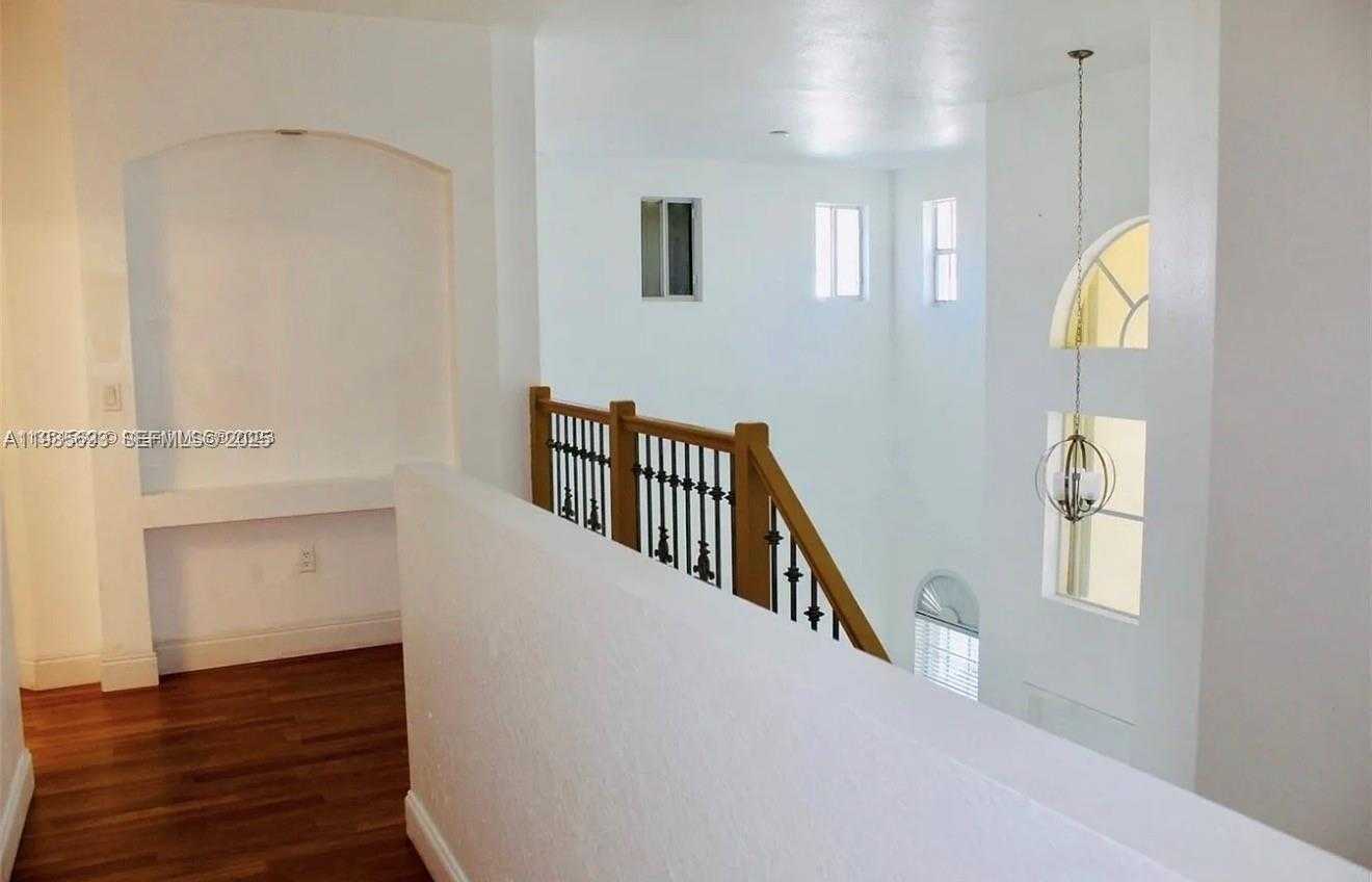 Small Image of 6002 SOUTH WEST 166TH CT, Miami Number 7