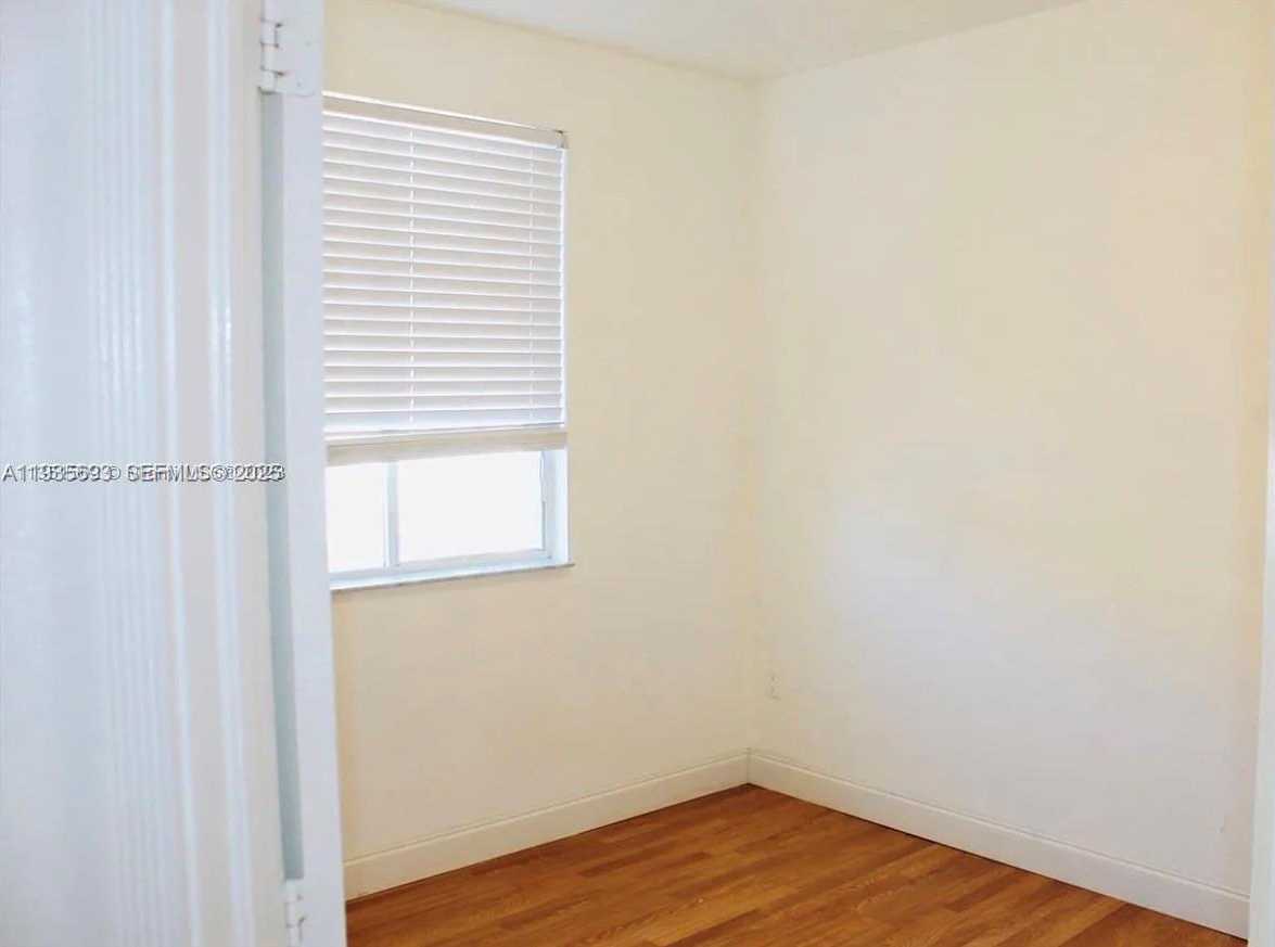 Small Image of 6002 SOUTH WEST 166TH CT, Miami Number 8