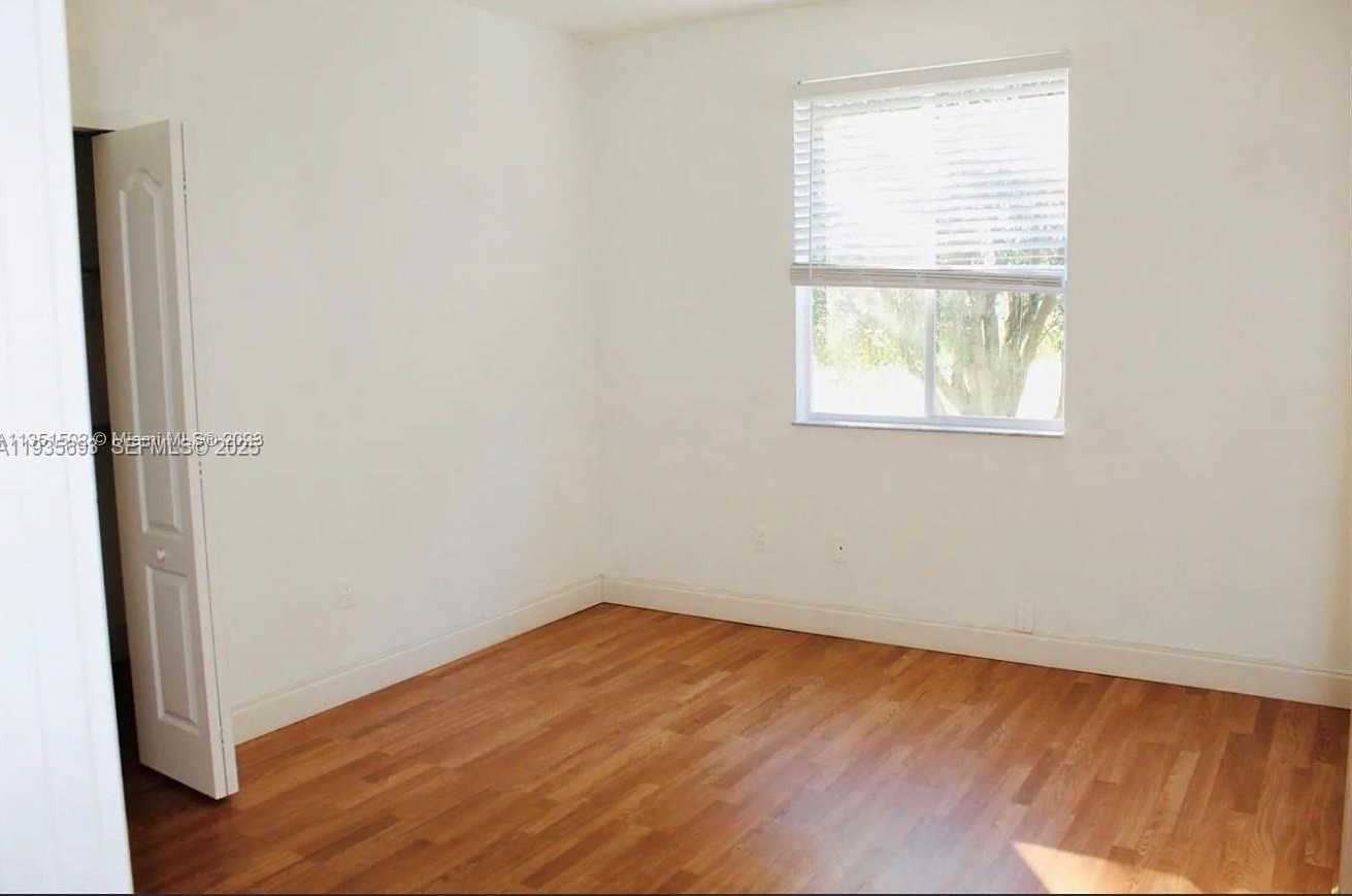 Small Image of 6002 SOUTH WEST 166TH CT, Miami Number 9