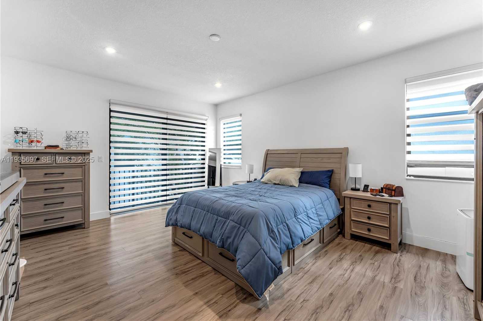 Small Image of 9881 WEST 34TH AVE, Hialeah Number 11