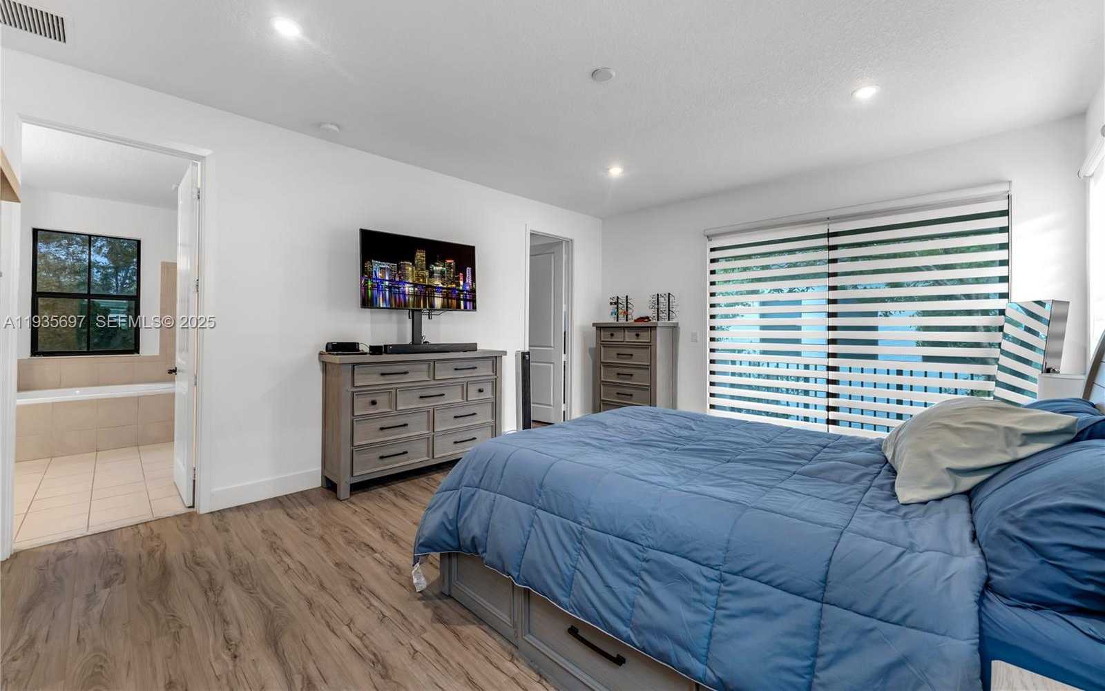 Small Image of 9881 WEST 34TH AVE, Hialeah Number 12