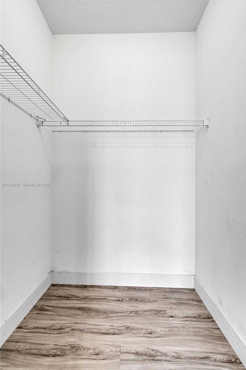 Small Image of 9881 WEST 34TH AVE, Hialeah Number 17