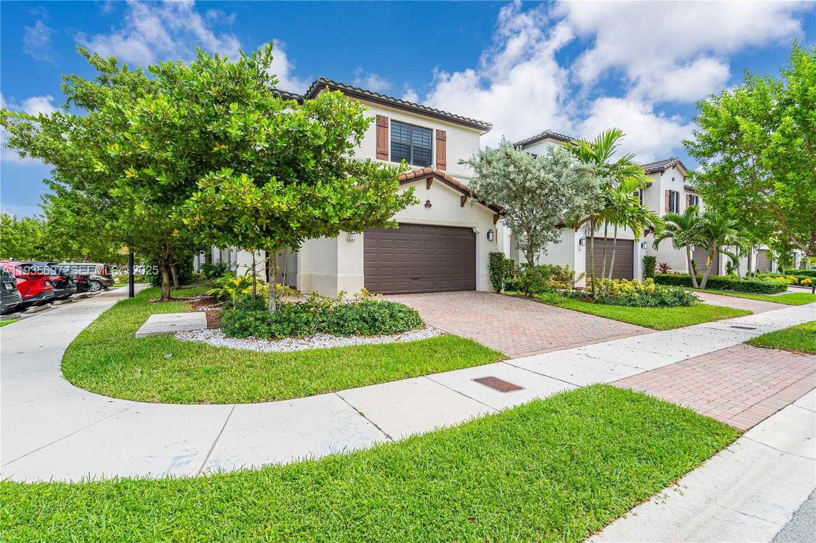 Small Image of 9881 WEST 34TH AVE, Hialeah Number 2