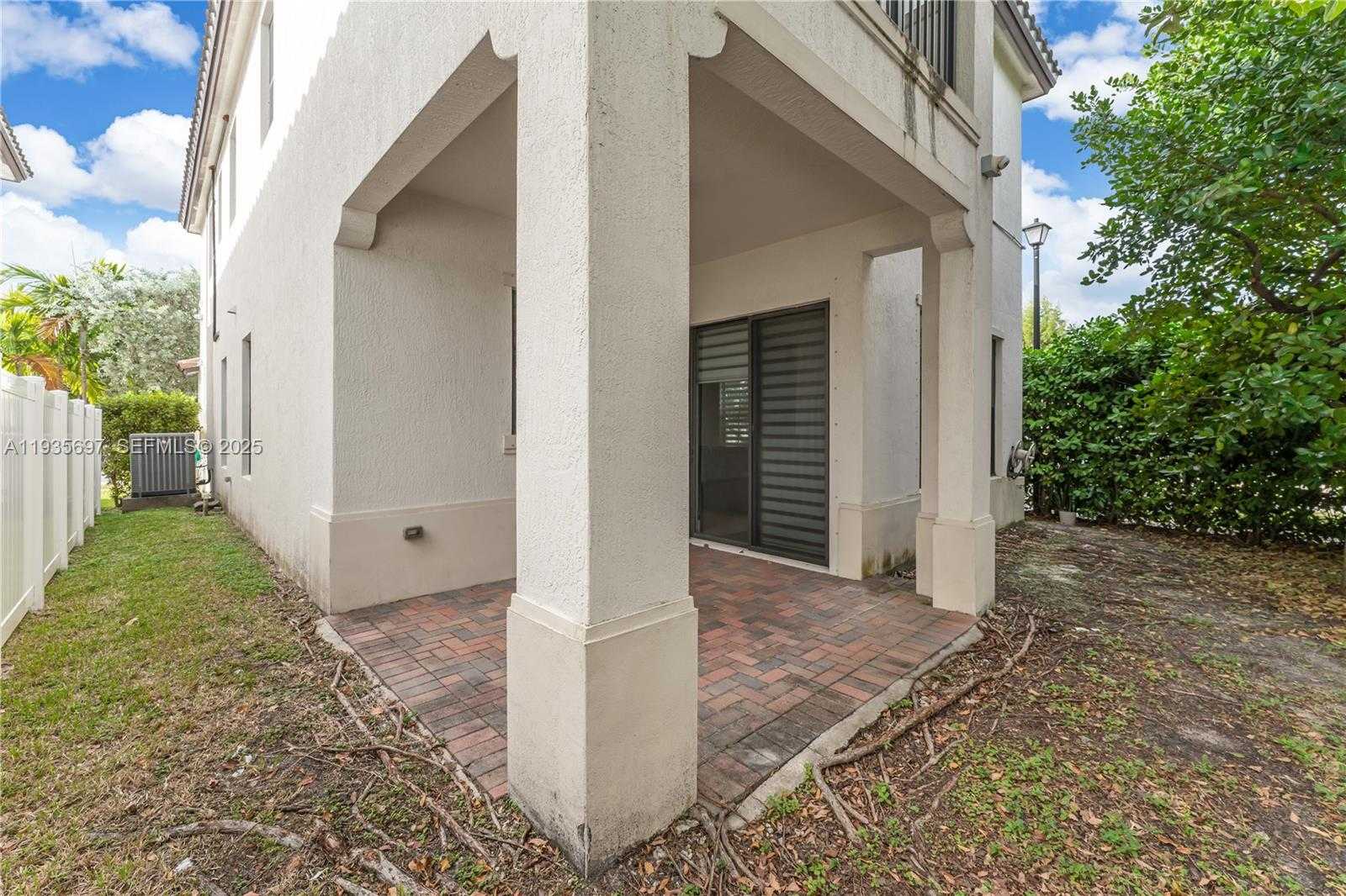 Small Image of 9881 WEST 34TH AVE, Hialeah Number 23
