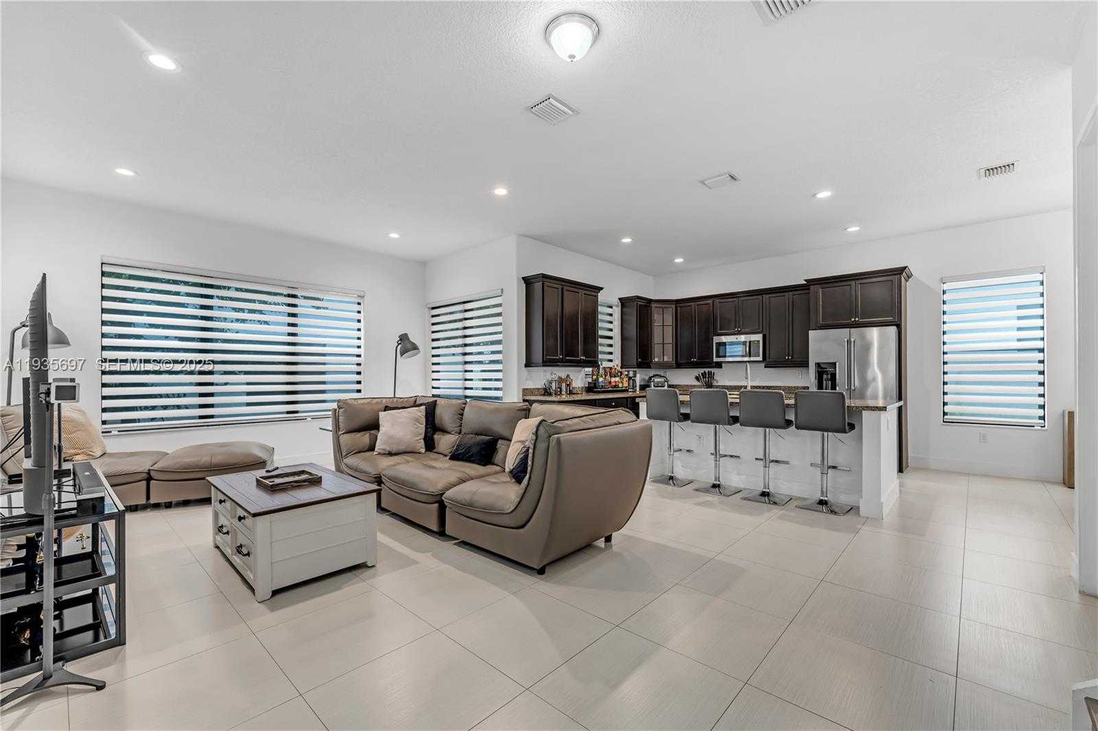 Small Image of 9881 WEST 34TH AVE, Hialeah Number 3