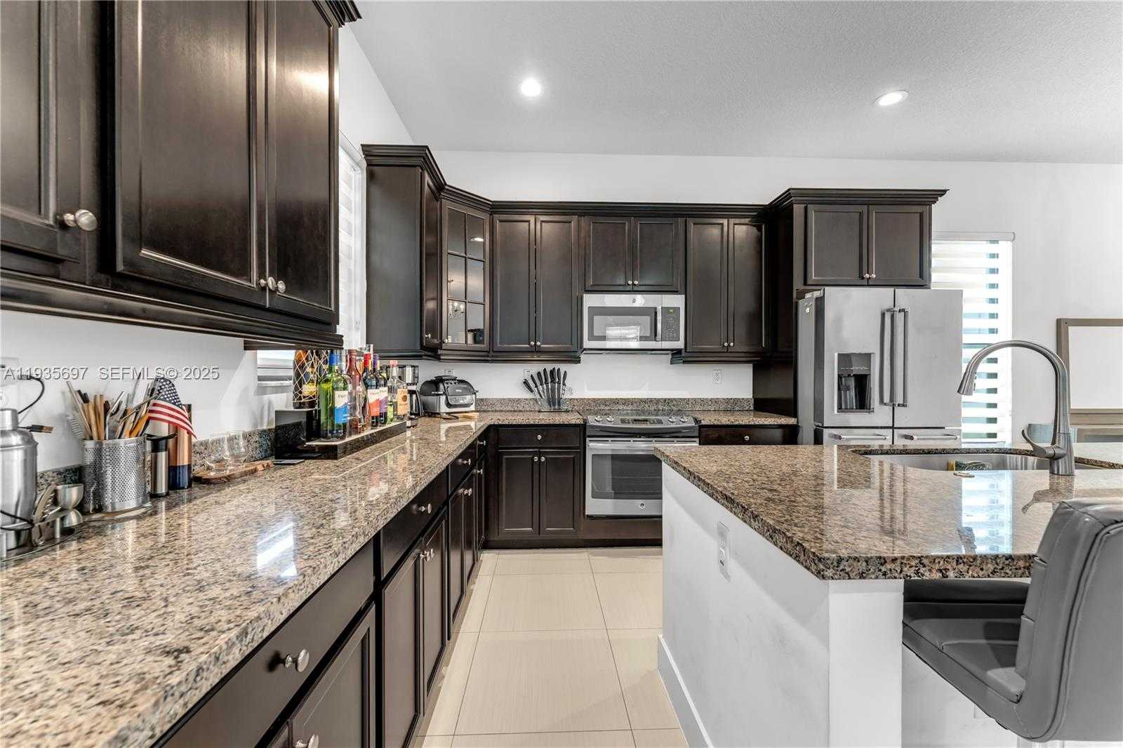 Small Image of 9881 WEST 34TH AVE, Hialeah Number 5