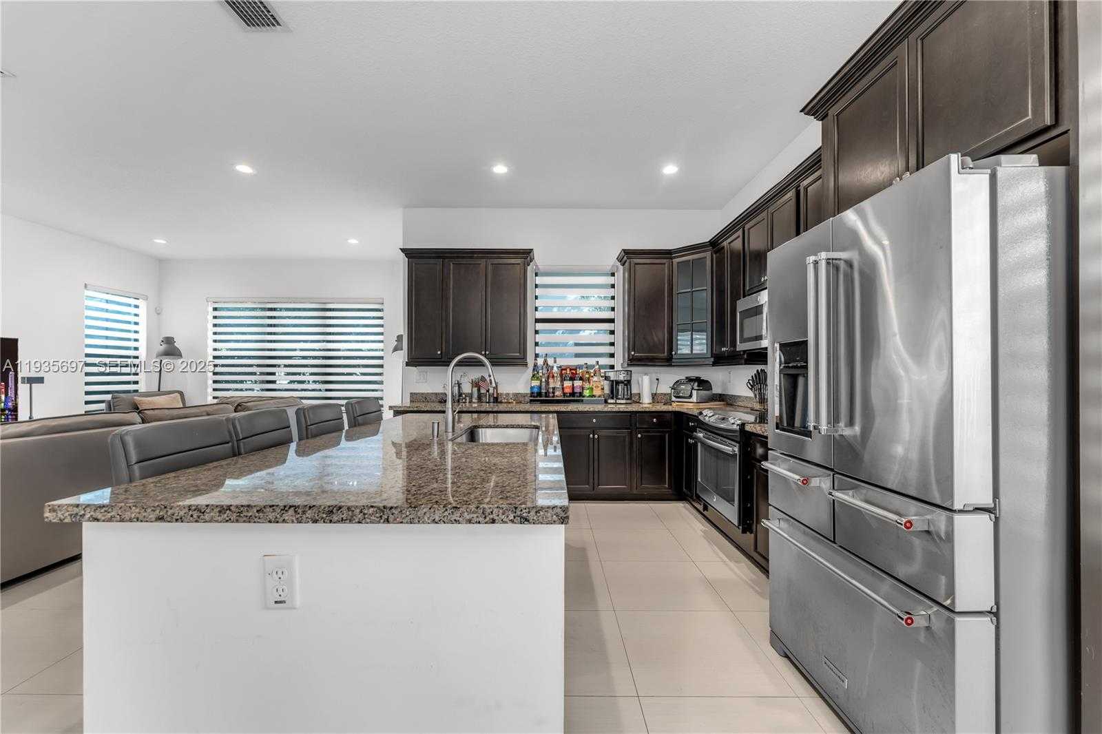 Small Image of 9881 WEST 34TH AVE, Hialeah Number 6