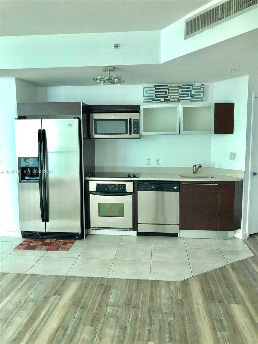 Small Image of 1900 NORTH BAYSHORE DR #3305, Miami Number 11