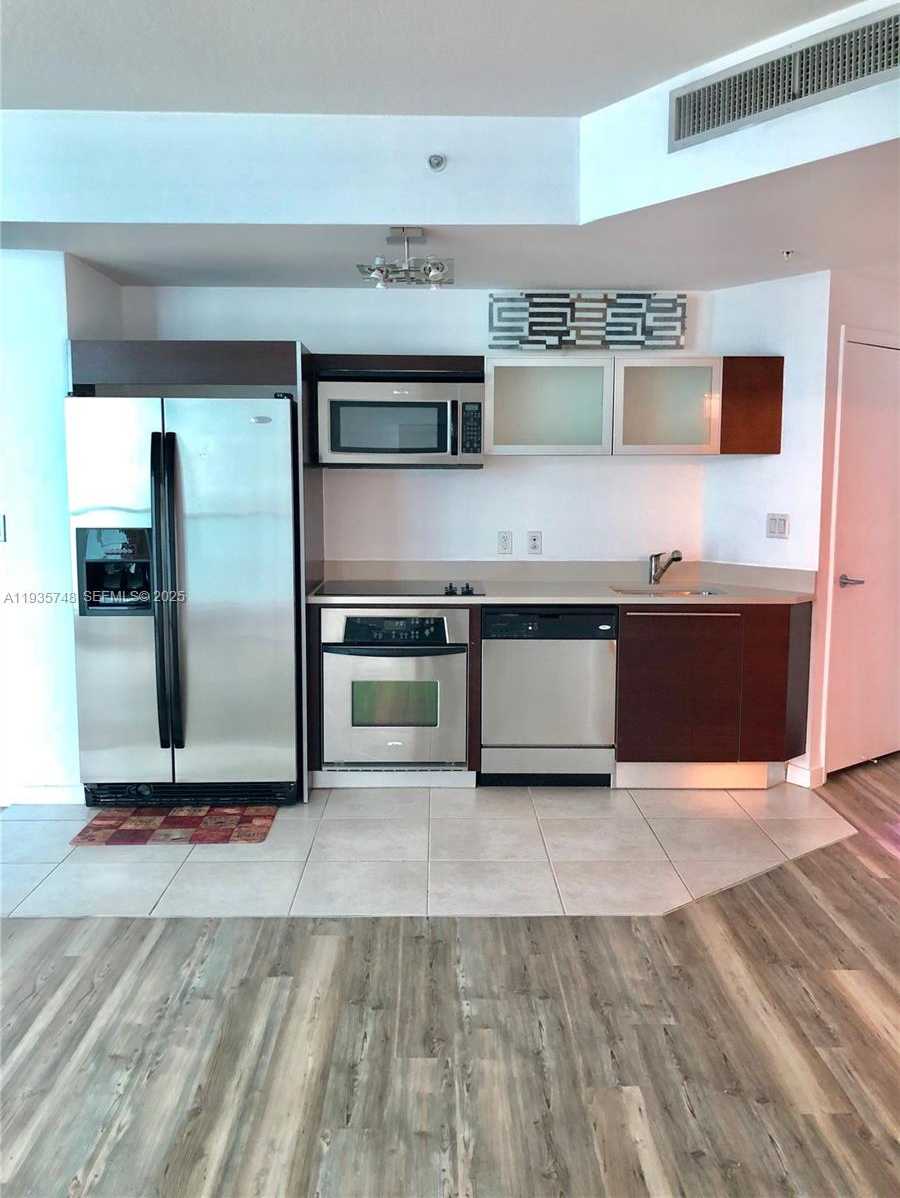 Small Image of 1900 NORTH BAYSHORE DR #3305, Miami Number 8