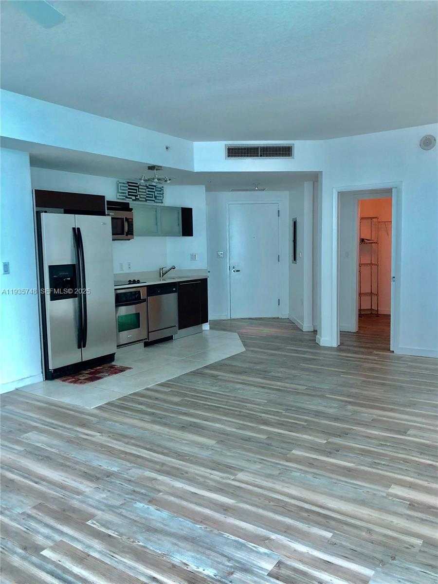 Small Image of 1900 NORTH BAYSHORE DR #3305, Miami Number 9