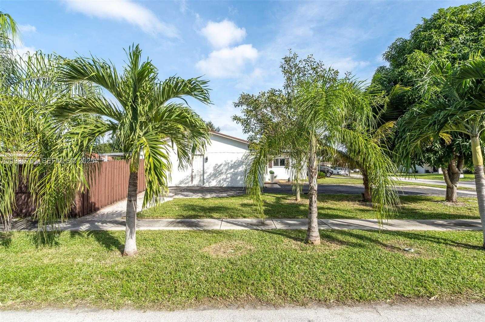 Small Image of 6841 NORTH WEST 7TH CT, Margate Number 3