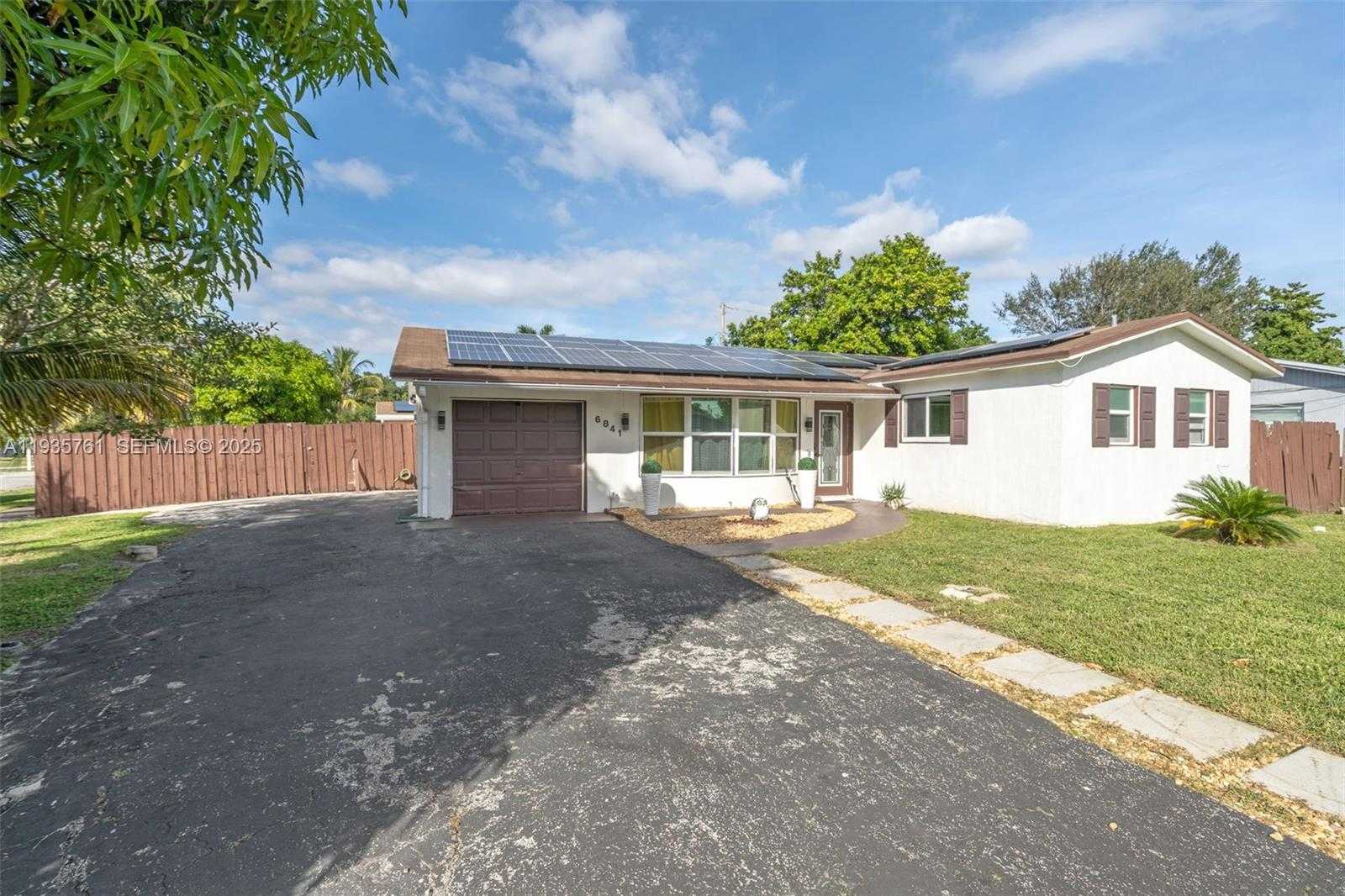 Small Image of 6841 NORTH WEST 7TH CT, Margate Number 4