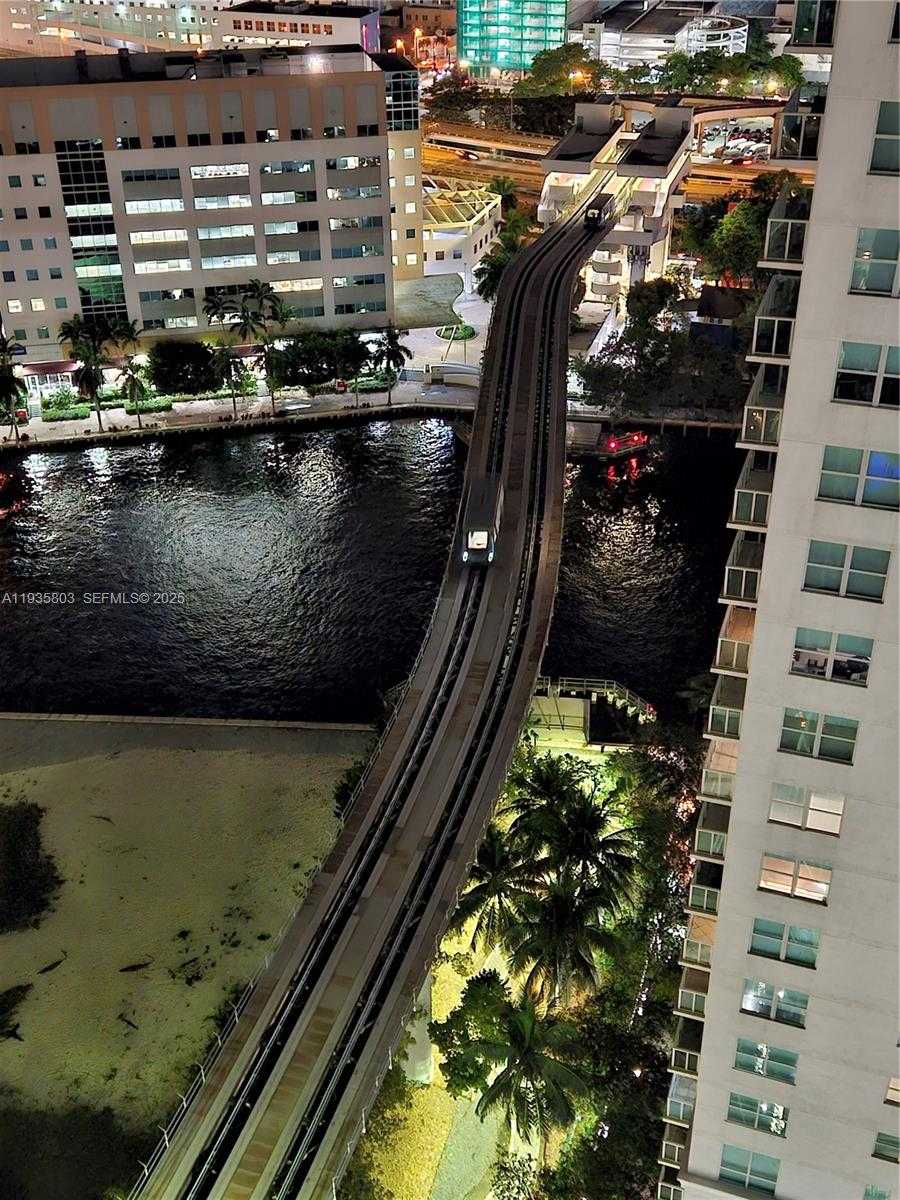 Small Image of 41 SOUTH EAST 5TH ST #1517, Miami Number 42