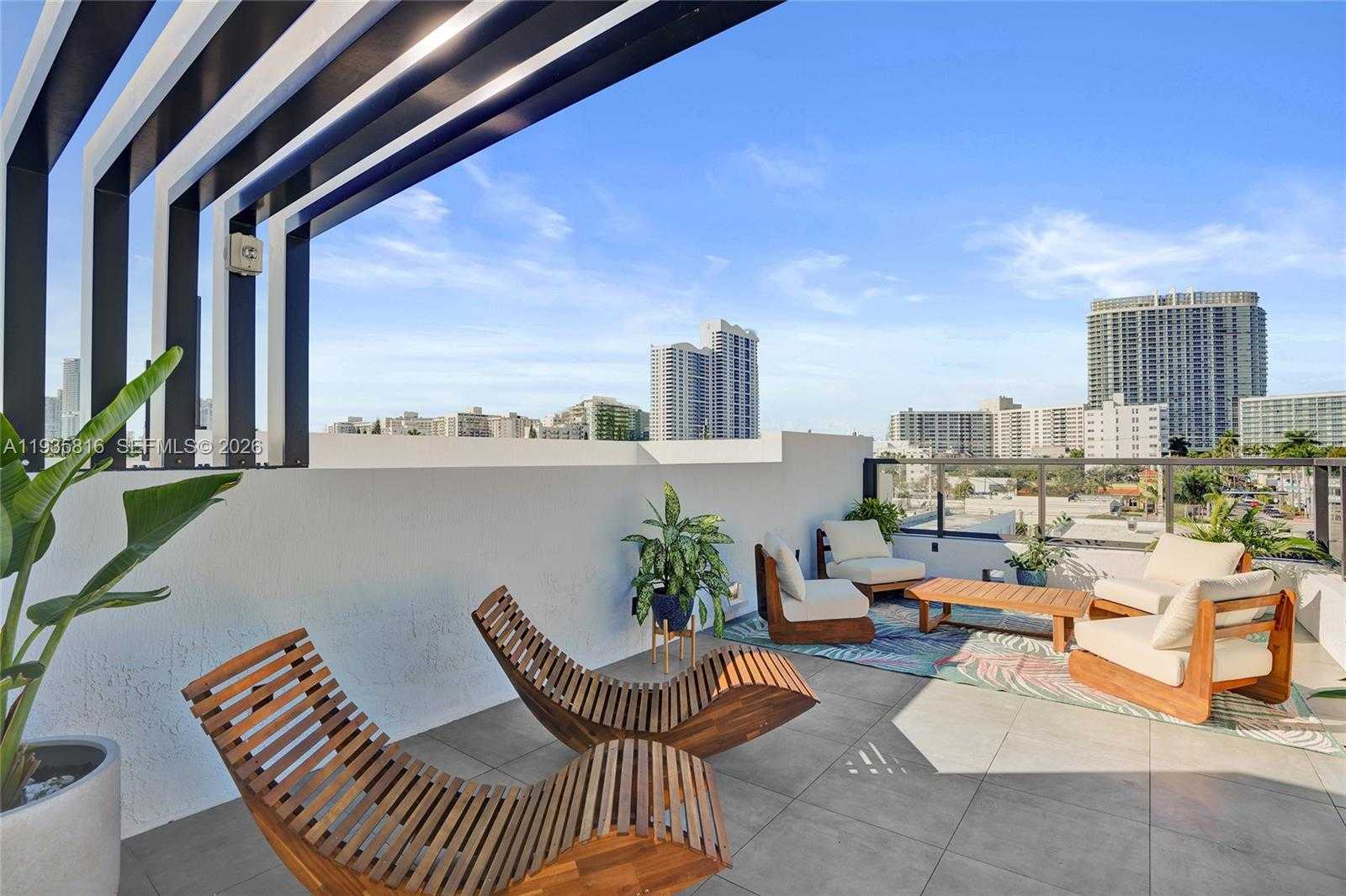 Small Image of 1030 15TH ST #PH5, Miami Beach Number 1