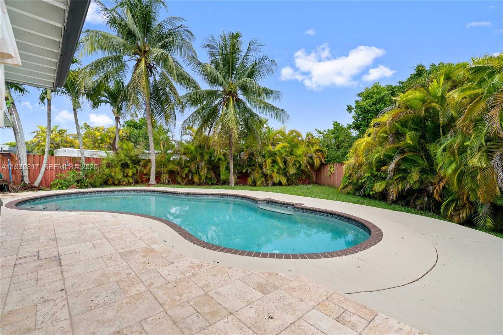 Small Image of 13611 SOUTH WEST 77TH ST, Miami Number 14