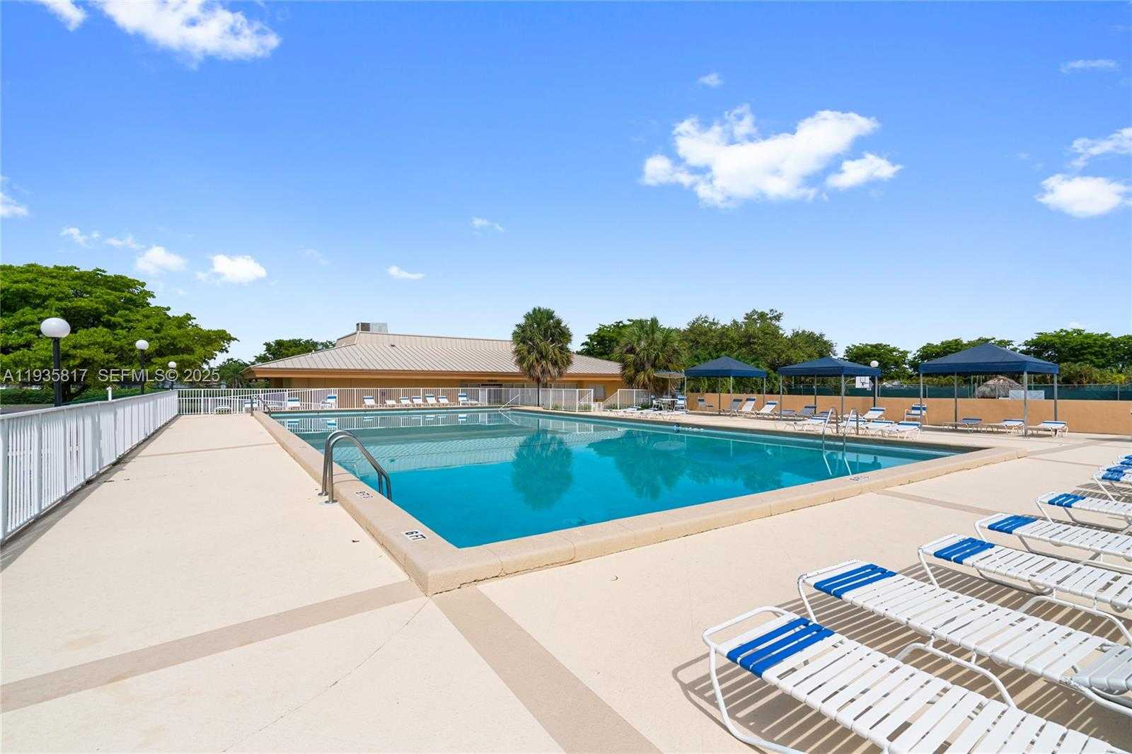 Small Image of 13611 SOUTH WEST 77TH ST, Miami Number 25