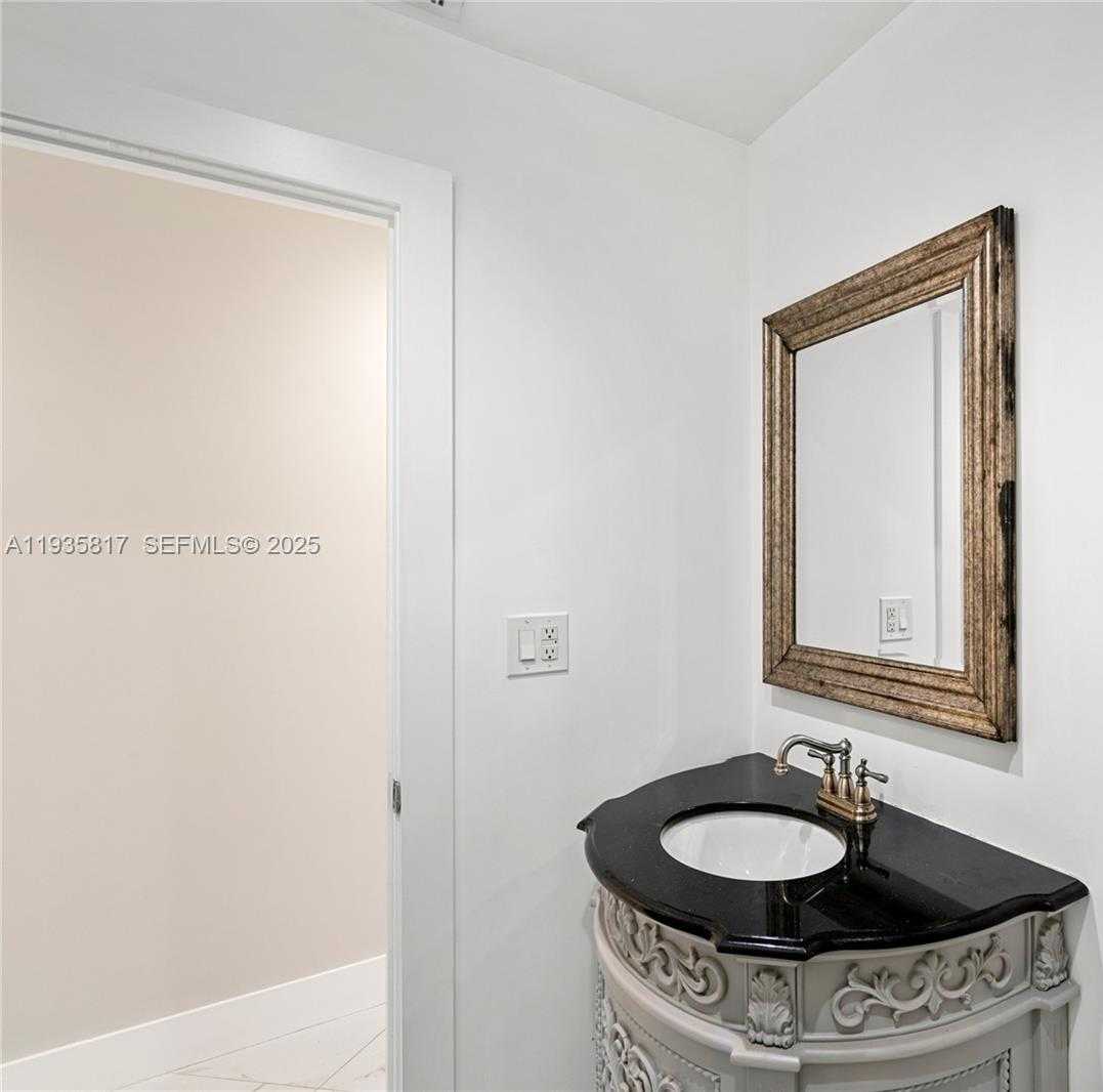 Small Image of 13611 SOUTH WEST 77TH ST, Miami Number 35