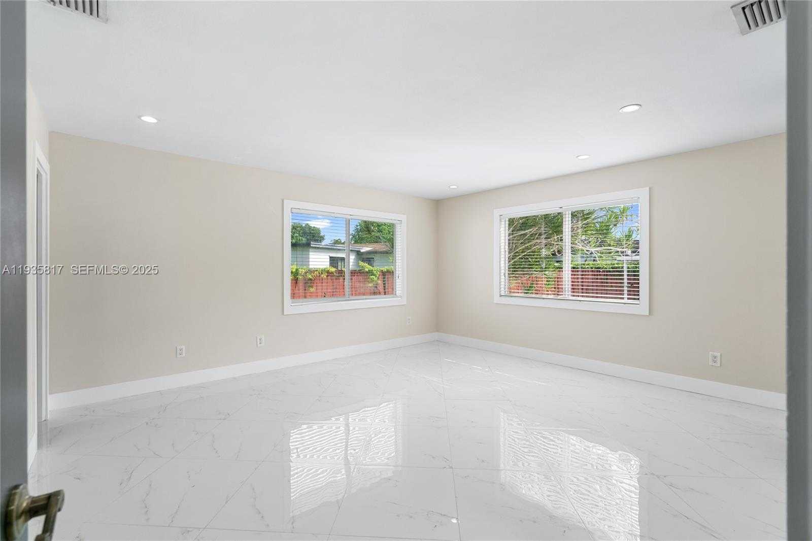 Small Image of 13611 SOUTH WEST 77TH ST, Miami Number 46