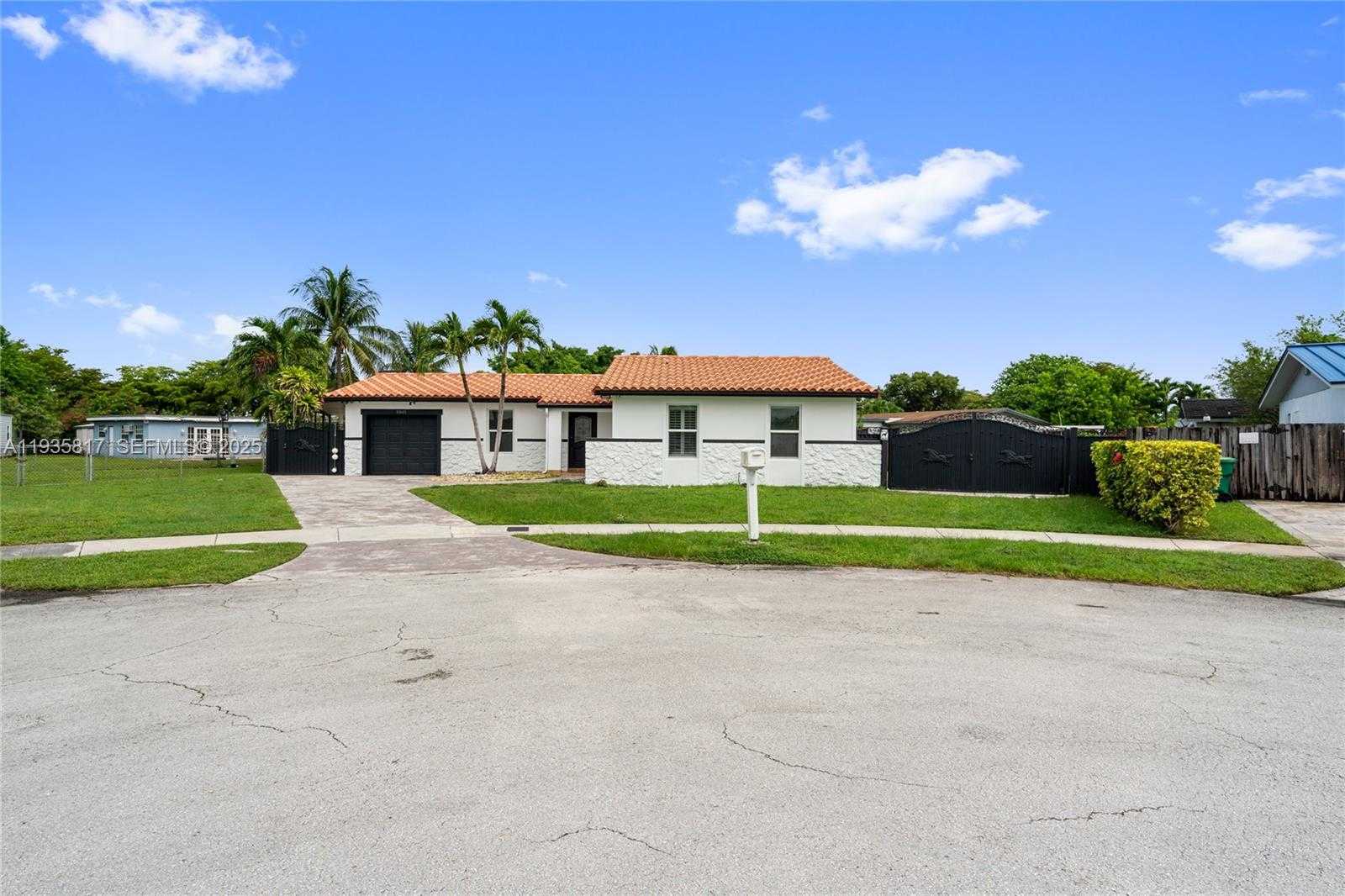 Small Image of 13611 SOUTH WEST 77TH ST, Miami Number 5