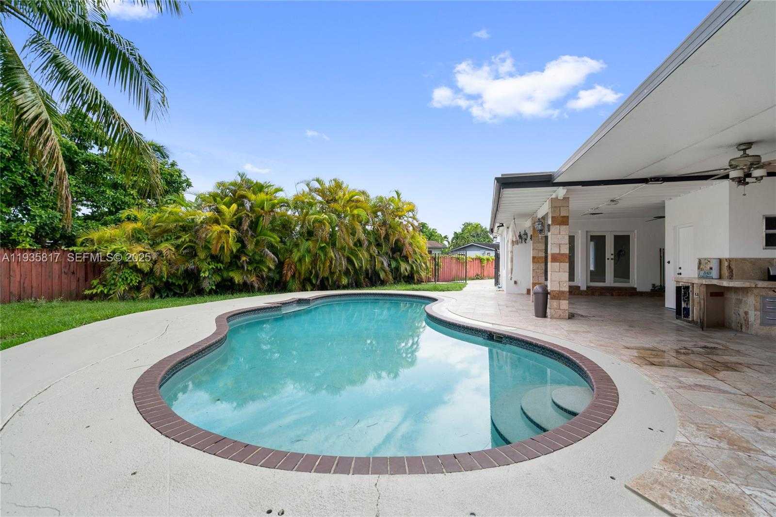 Small Image of 13611 SOUTH WEST 77TH ST, Miami Number 8