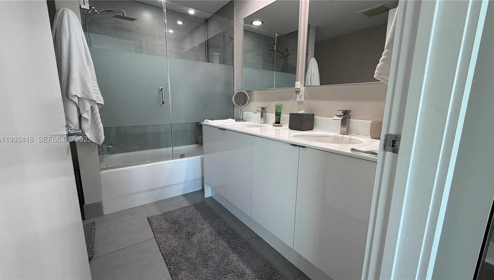 Small Image of 92 SOUTH WEST 3RD ST #3607, Miami Number 25