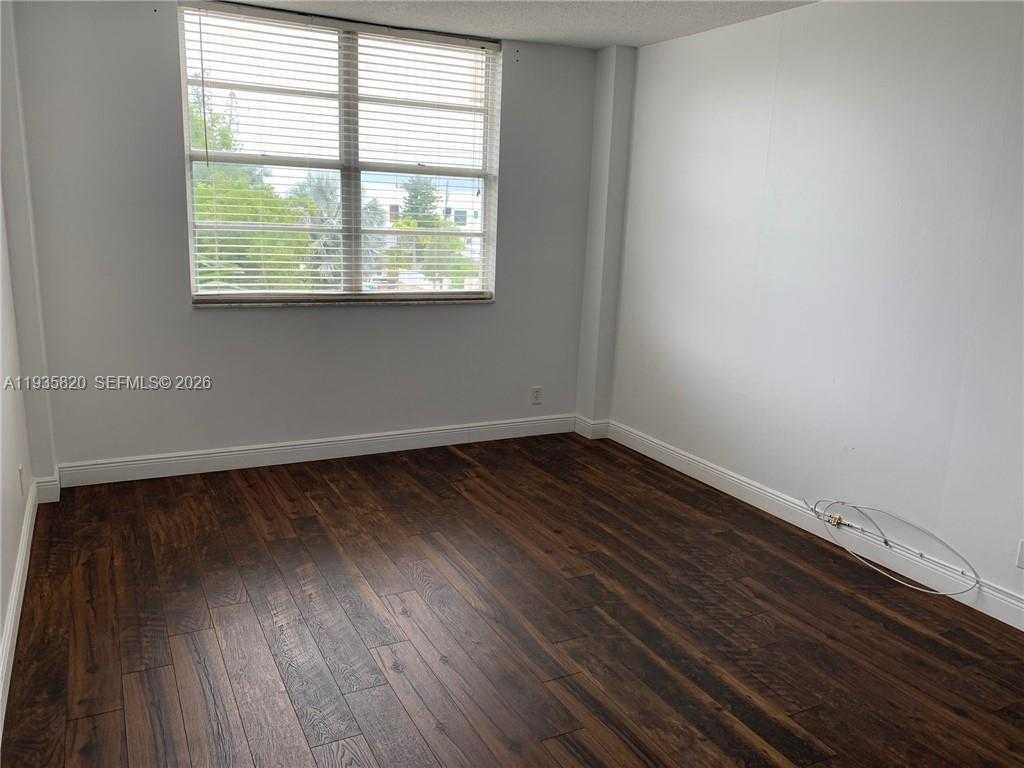 Small Image of 1455 NORTH TREASURE DR #3O, North Bay Village Number 6