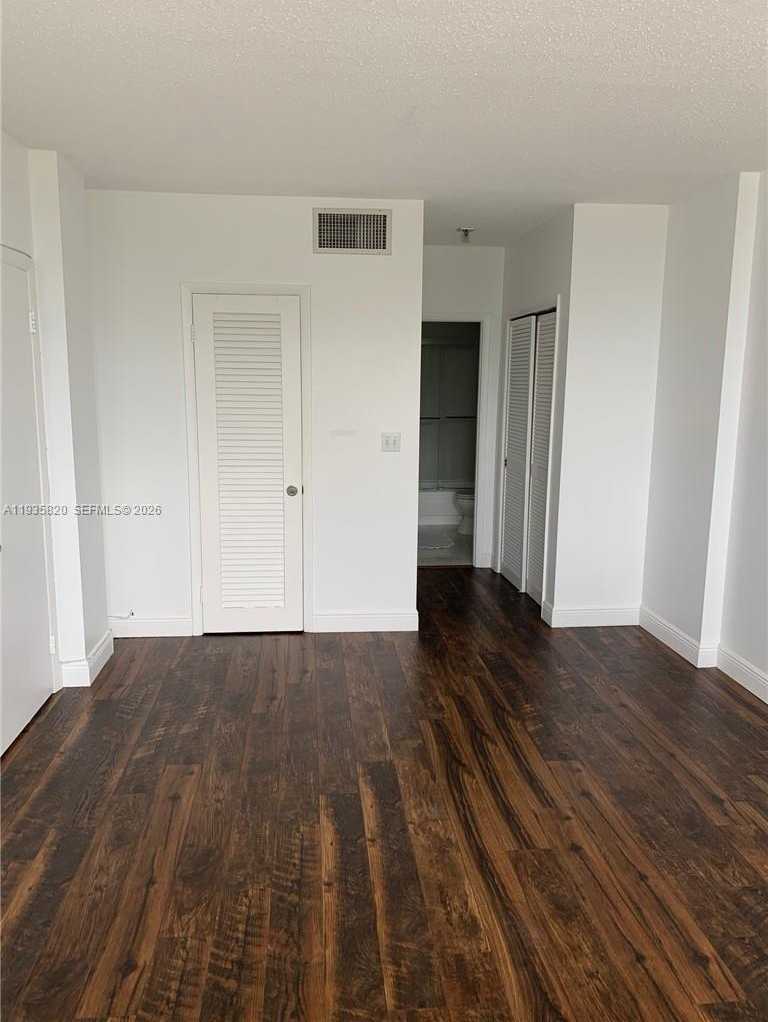 Small Image of 1455 NORTH TREASURE DR #3O, North Bay Village Number 7