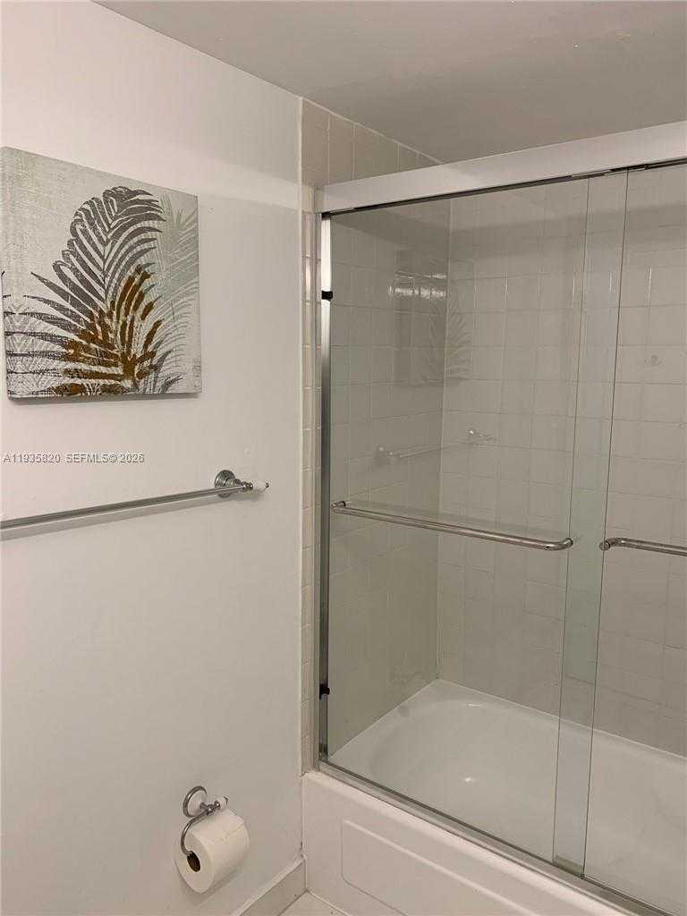 Small Image of 1455 NORTH TREASURE DR #3O, North Bay Village Number 8