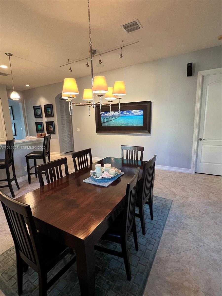 Small Image of 184 WEST BAY CEDAR CIR, Jupiter Number 10