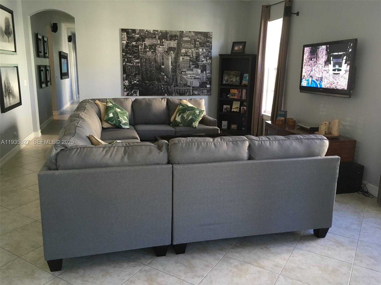 Small Image of 184 WEST BAY CEDAR CIR, Jupiter Number 14